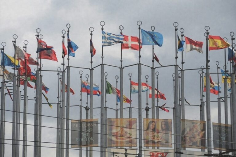    Иллюстрация к материалу: Немцы не спешат заводить детей из-за высоких расходов: что говорят цифры