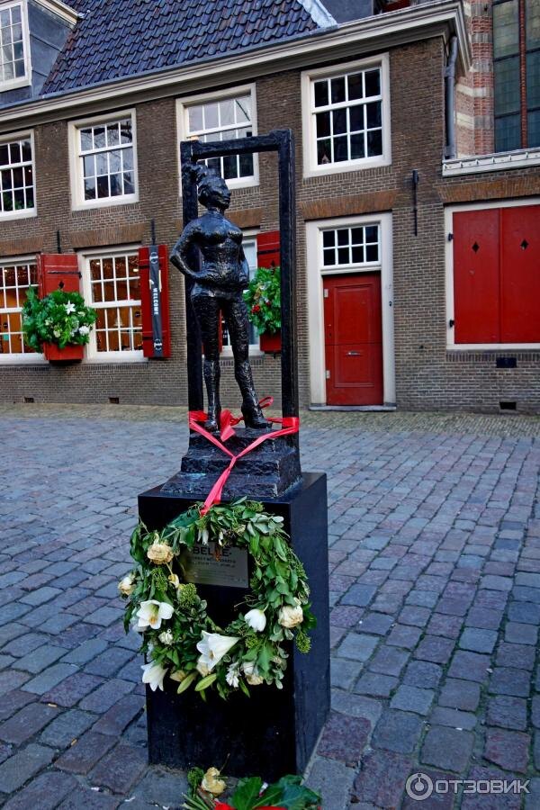    На снимке : та самая Belle