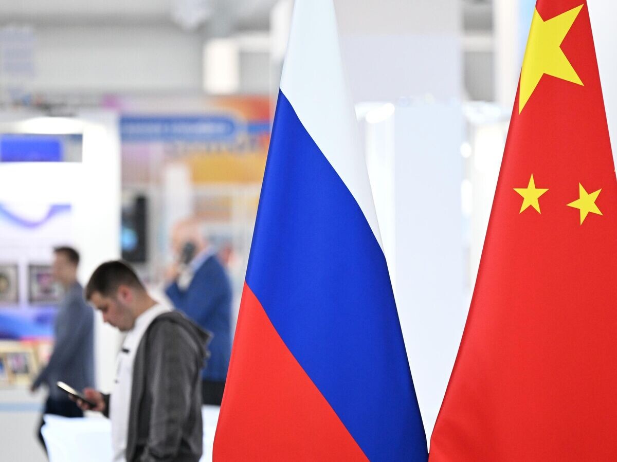    Флаги России и Китая© РИА Новости . Пелагия Тихонова