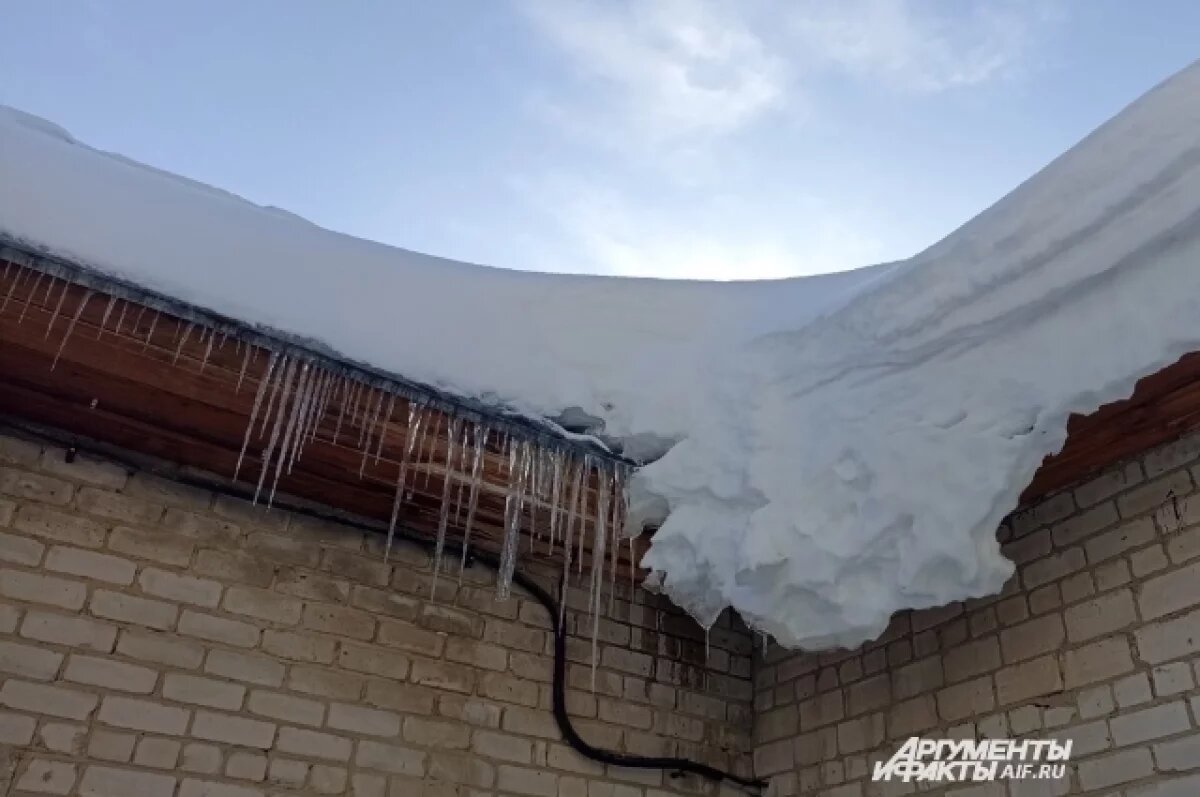    Брянцев предупредили о возможном падении сосулек и сходе снега с крыши