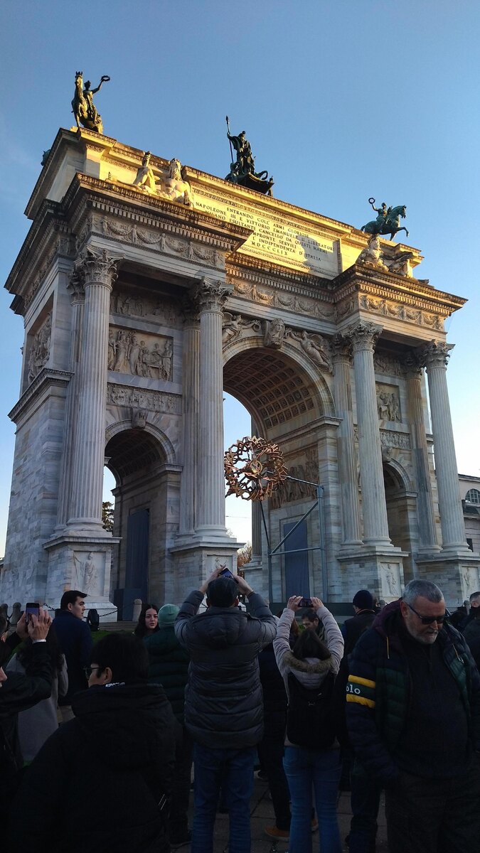 Арка Мира и механический цветок