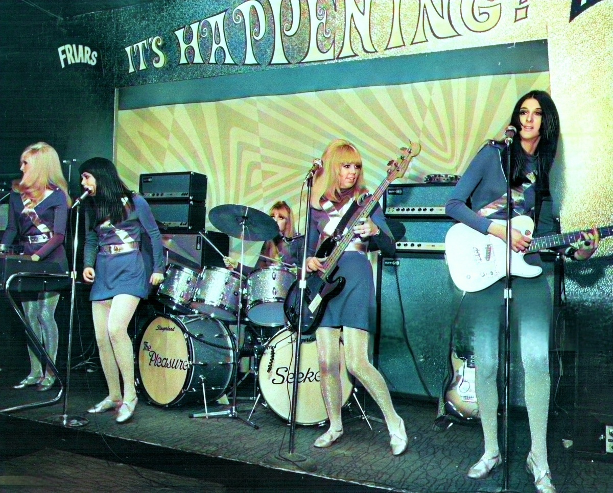 THE PLEASURE SEEKERS, Сьюзи Кватро вторая слева