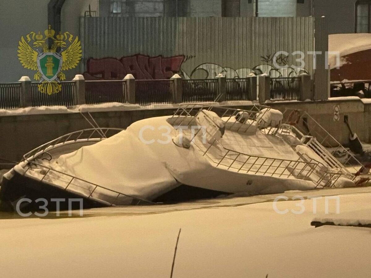    На месте частичного затопления судна в Санкт-Петербурге | © Фото : Северо-Западная транспортная прокуратура