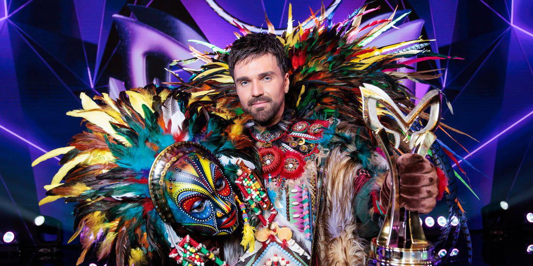 «Вечный второй» наконец победил: лишили наград на родине, не общается с отцом и живёт с женой раздельно — что скрывает Александр Панайотов