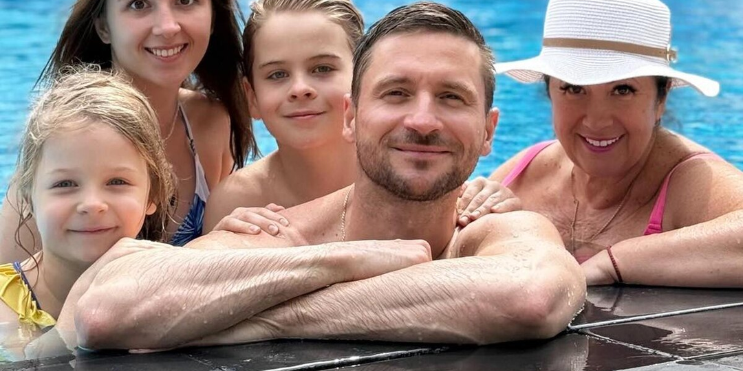 «Хватит врать!»: Лазарев в панике из-за утечек информации о жене — показываем ту самую «невидимку», чье лицо скрывают даже от фанатов