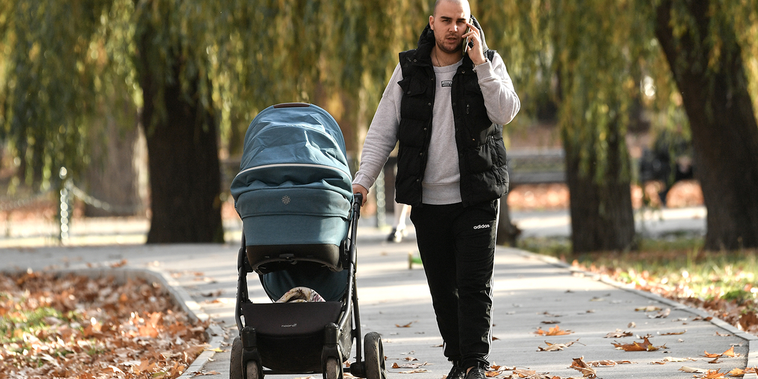 "Россияне стали активнее оформлять выплаты на отцов новорожденных"