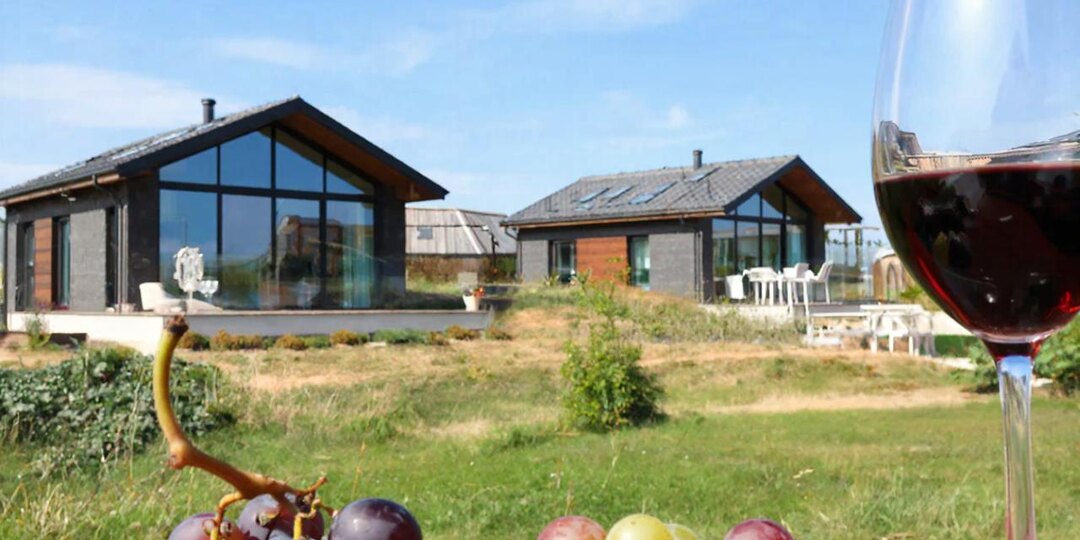 ГЛЭМПИНГ ИЛИ ЭКО-ОТЕЛЬ? Разберемся, чем отличаются два формата и куда лучше ехать