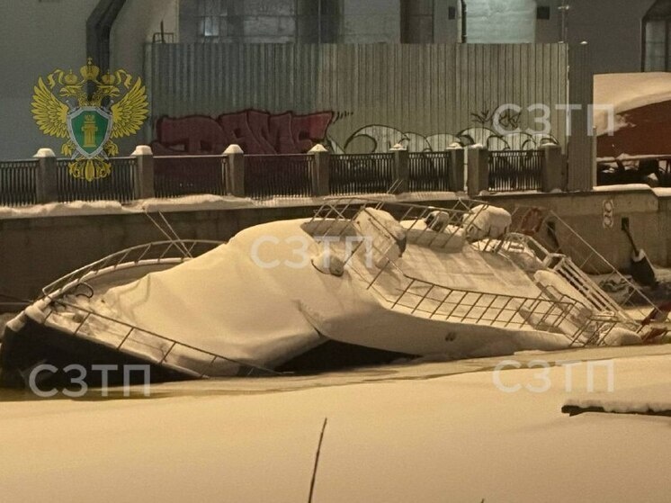     Ход подъема судна находится на контроле прокуратуры. Фото: пресс-служба Северо-Западной транспортной прокуратуры