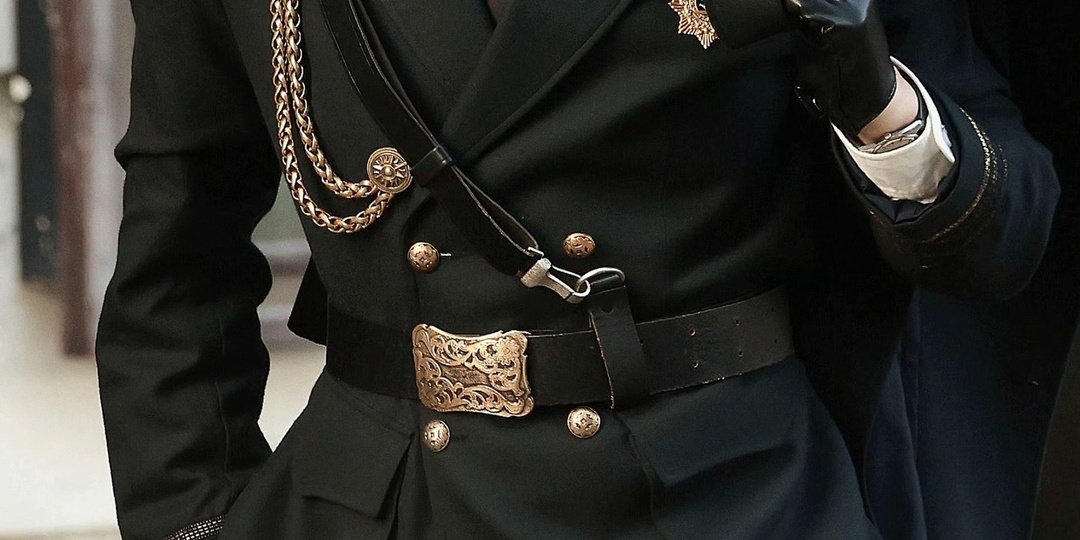 Китайские актеры в форме: сочетание силы, мужества и красоты