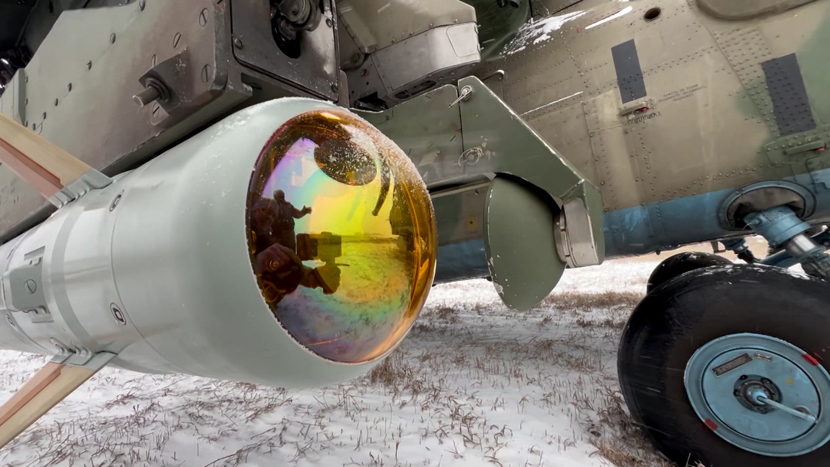    "Попадаем прямо в форточку": летчик ВС РФ отметил точность ракеты "Изделие 305"