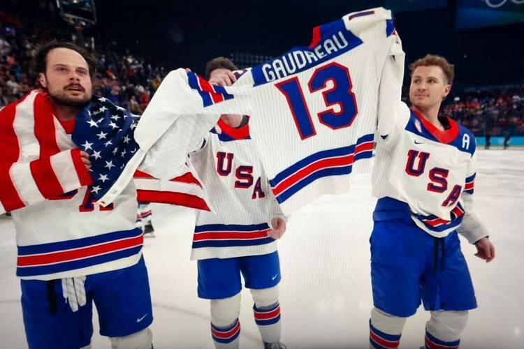    Скриншот: трансляция Okko