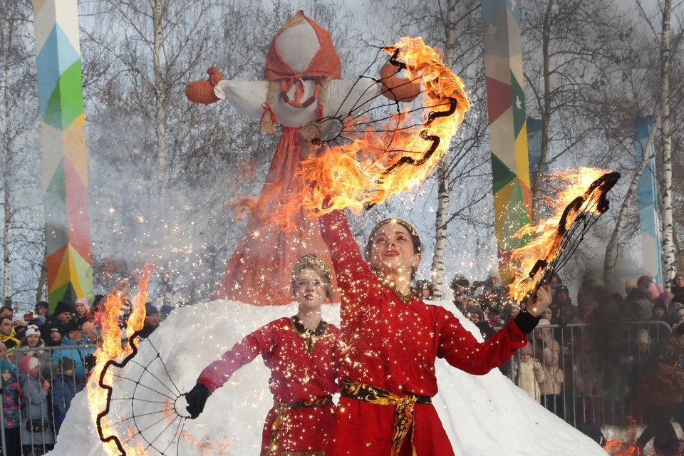    Массовыми гуляньями и сжиганием чучела отметили Масленицу в Нижнем Новгороде Александр ВОЛОЖАНИН