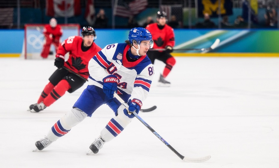    Автор решающей шайбы в финале ОИ Хьюз лишился зуба во время матча. Фото: Global Look Press