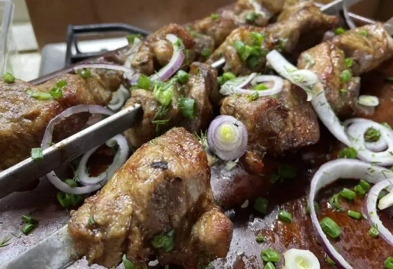 Москвича-сантехника арестовали за жарку шашлыков прямо на балконе