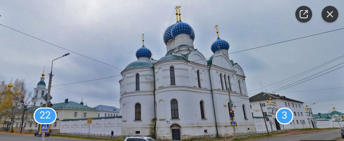 Таким его можно увидеть из окон автомобиля.*