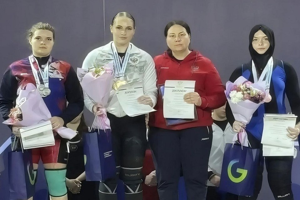    Тяжелоатлетка из Мариуполя взяла серебро на первенстве России. Фото: ТГ/Ширшов