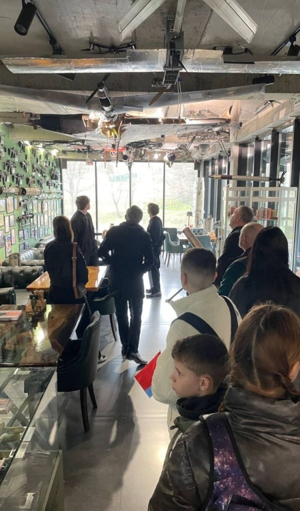 Листайте вправо, чтобы увидеть больше изображений