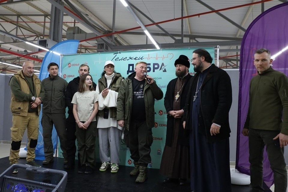    В Луганске уже во второй раз прошла акция «Тележка добра» Валерия РАЗИНА