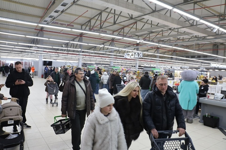    В Луганске уже во второй раз прошла акция «Тележка добра» Валерия РАЗИНА