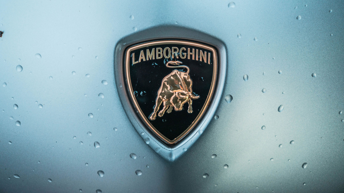    Lamborghini Unsplash