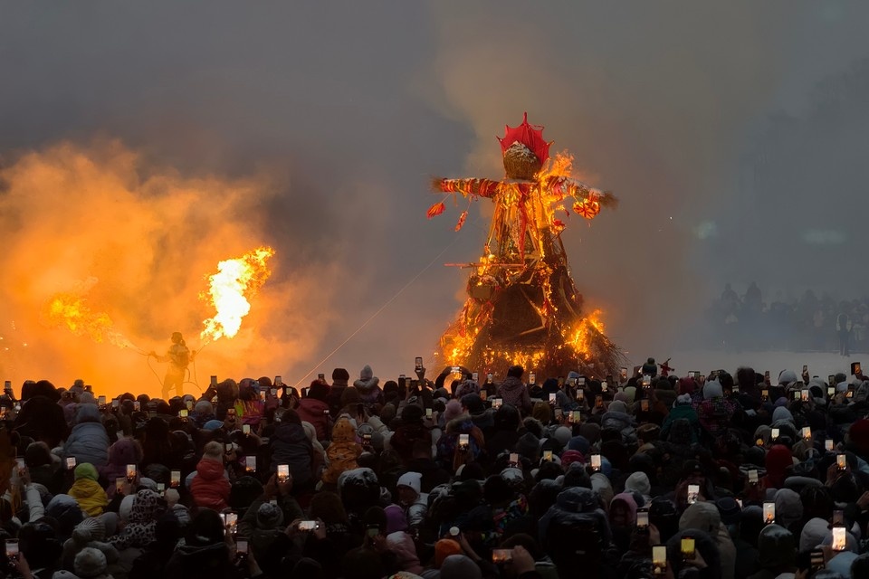    Показываем, как в Петербурге зиму провожали. Алексей БУЛАТОВ