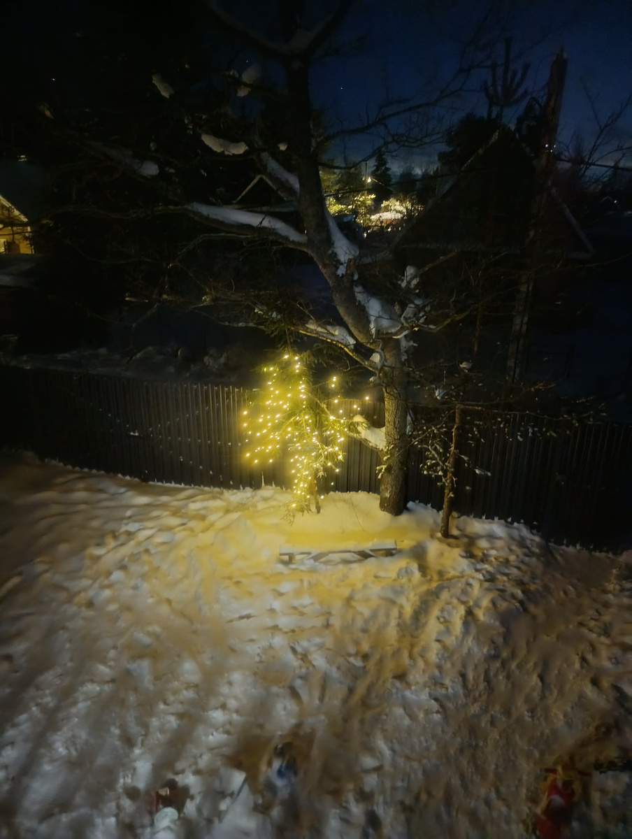 Вид ночью с балкона 