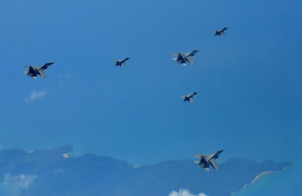   Су-30МКИ и Gripen-E/F