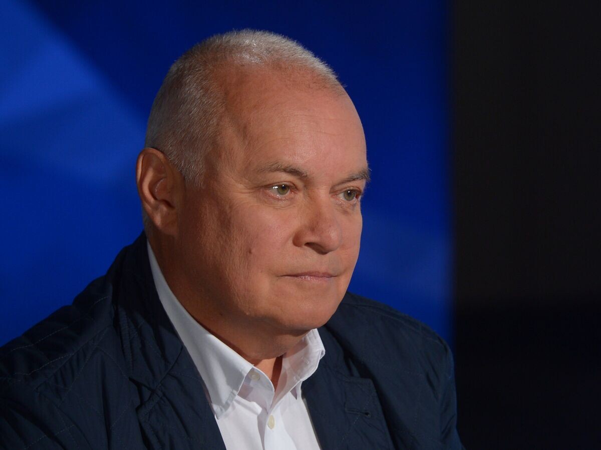    Генеральный директор МИА "Россия сегодня" Дмитрий Киселев во время интервью мэра Москвы Сергея Собянина. 19 мая 2017© РИА Новости . Владимир Трефилов