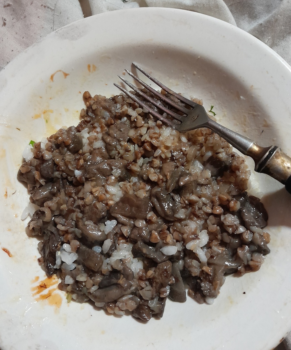 Еще добавила рис, я такая непредсказуемая...