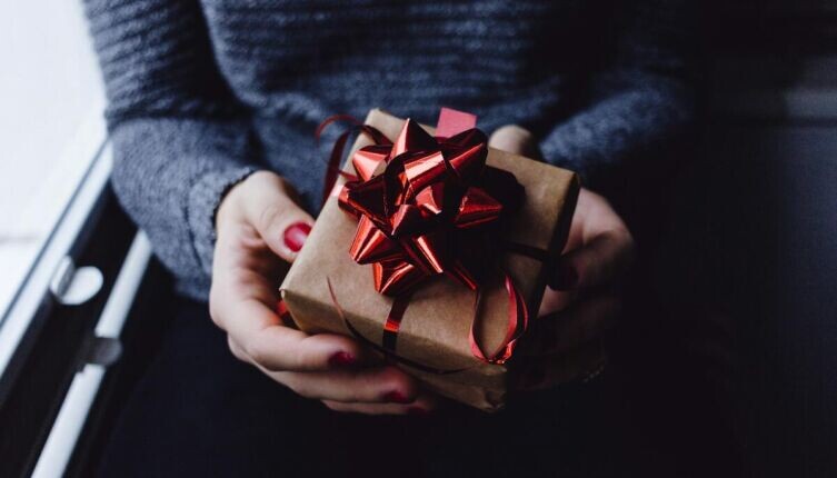    Подарок на 23 февраля. Чего лучше не дарить защитнику? Фото: freestocks on Unsplash