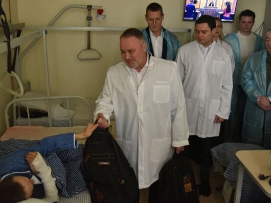    Депутаты «Единой России» поздравили проходящих лечение в Ростове-на-Дону участников СВО с наступающим Днём Защитника Отечества //Фото РРО партии "Единая Россия"