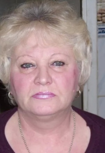 Мать мужа 65-ти лет хранила в шкафу его детские волосы и первый выпавший зуб. Показывала мне со словами: «Береги, как реликвию».