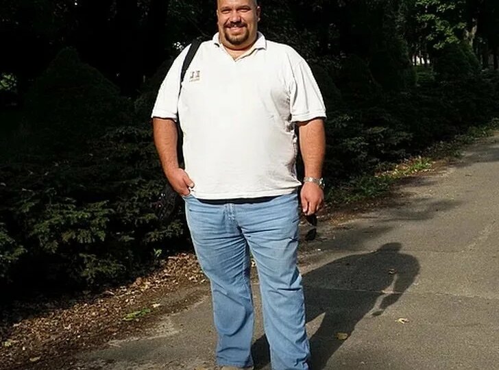 В их доме нельзя было говорить громко после 8 вечера, потому что «папа отдыхает». Папе было 40, он смотрел телевизор.