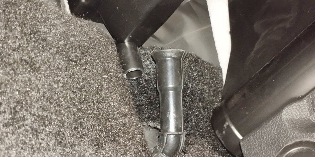 Стекла в машине теперь не потеют. Главные причины запотевания и их решение