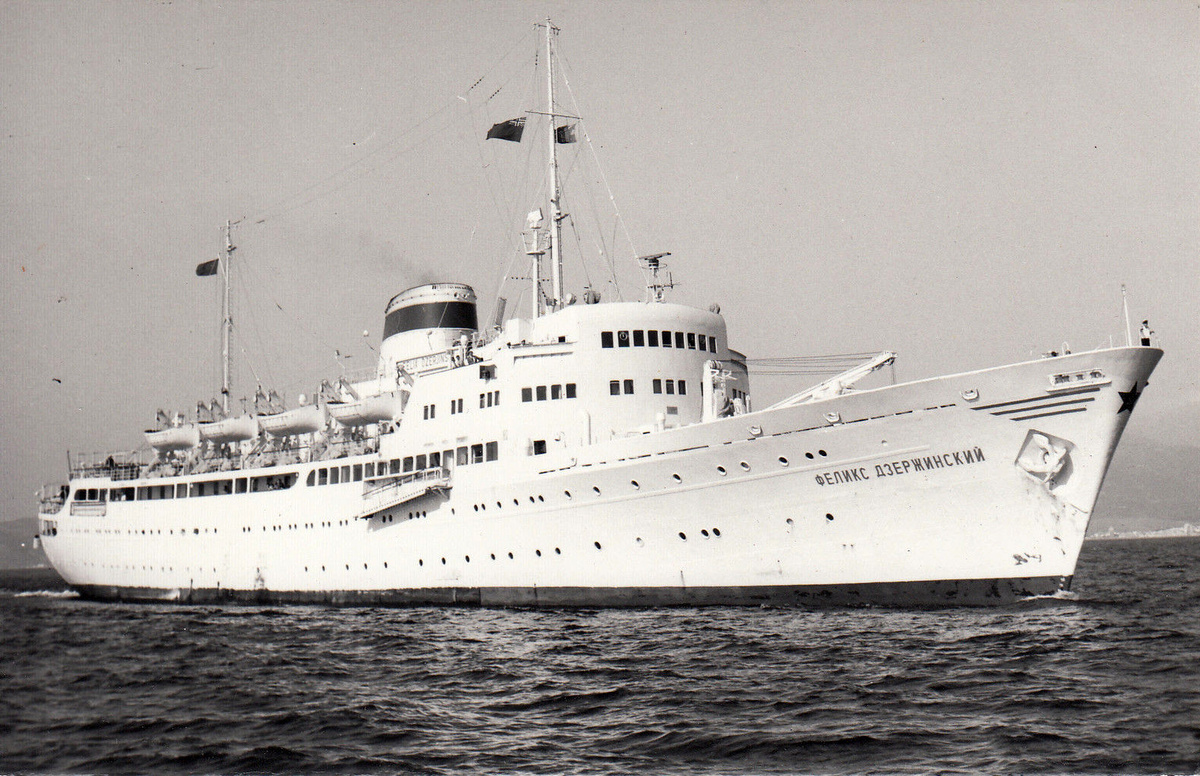 1. т/х "Феликс Дзержинский" судно типа "Григорий Орджоникидзе"