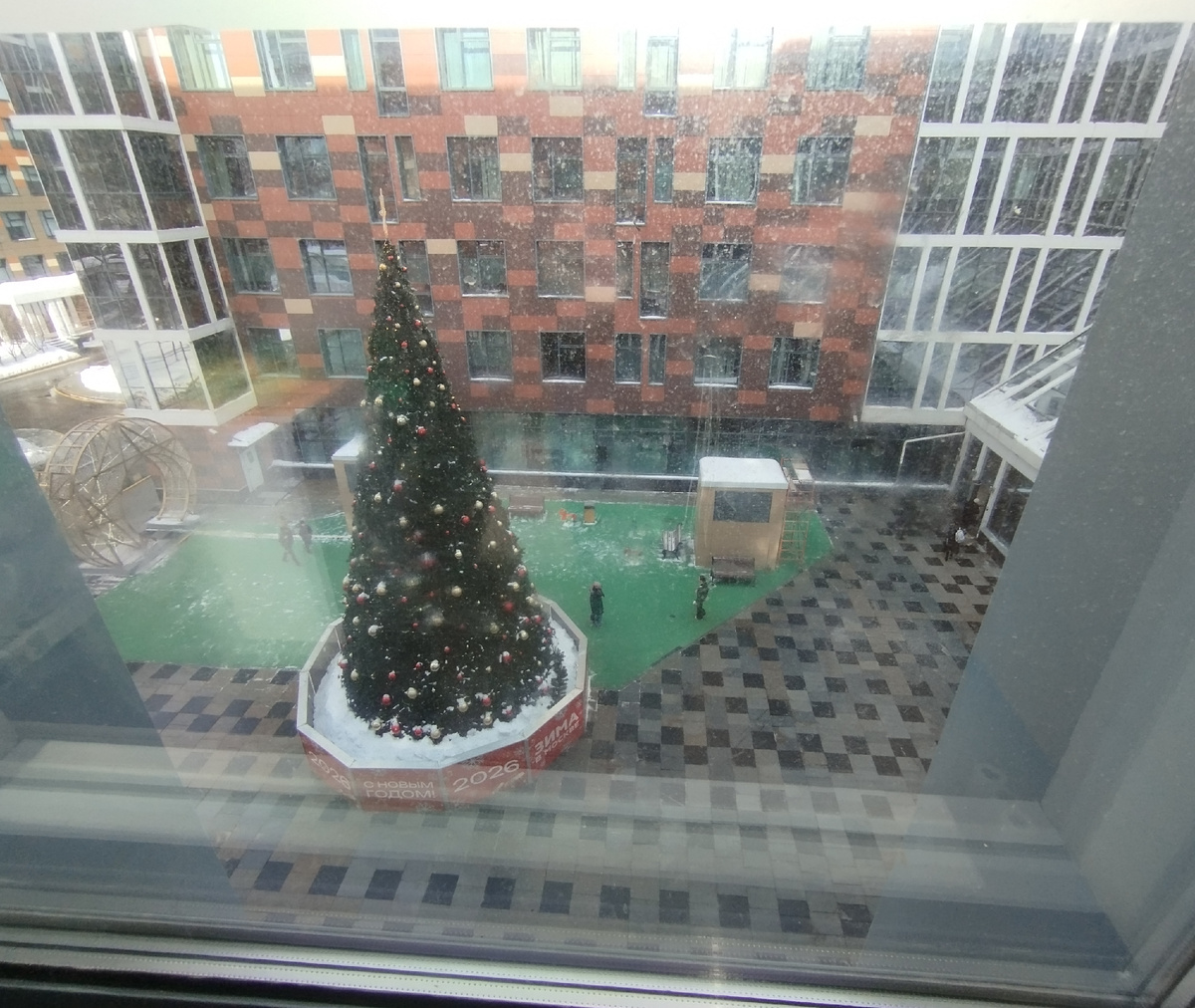 А из нашего окна ... Фото автора.