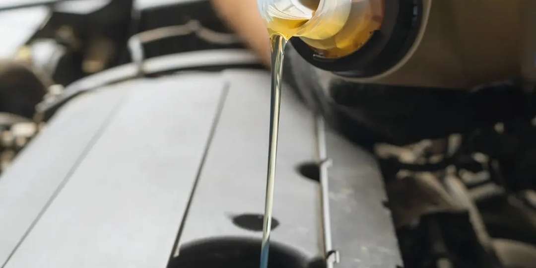 Как выбрать моторное масло и не ошибиться: простой способ для любого водителя