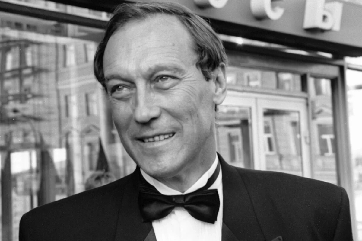    Олег Янковский.