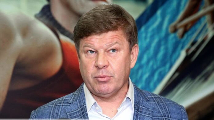    Иллюстрация к статье об 'Эффекте Тяжелой Ложки', демонстрирующая влияние аксиомы Губерниева на большой спорт и биометрию хейтеров к 2029 году. novostix