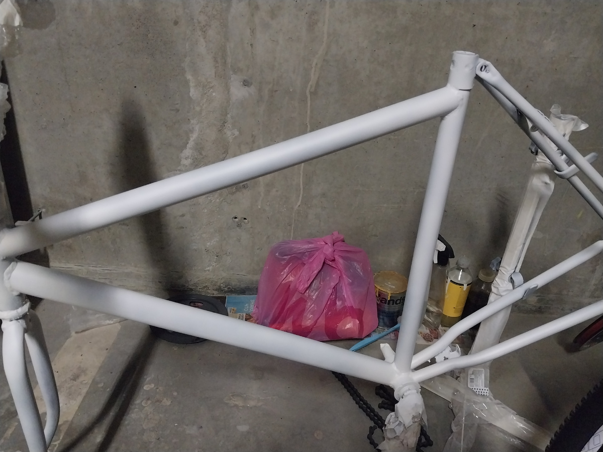 Загрунтовано в 3 слоя.