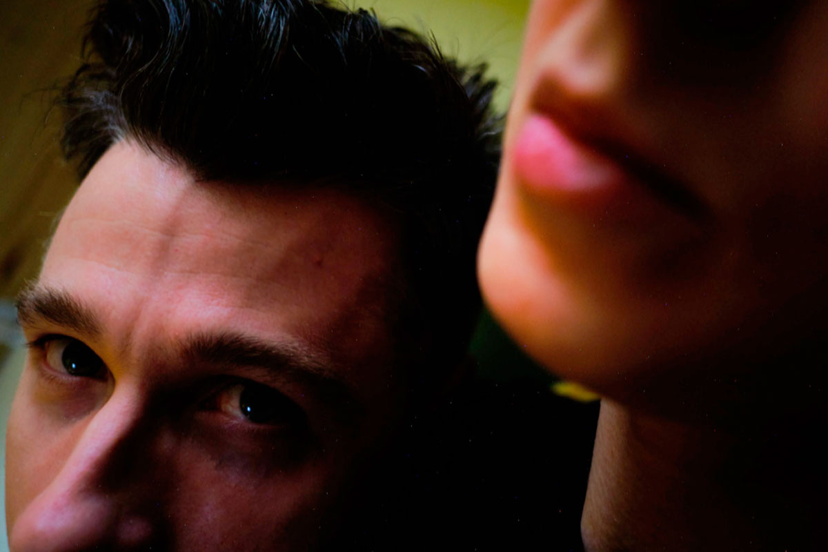 Нарцисс хвалит вас не из привязанности, говорит о тоске, не испытывая глубоких чувств, и утверждает, что вы важны, но это не так