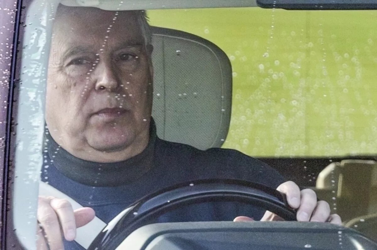    Дмитриев назвал картину в Лувре с принцем Эндрю концом короны Британии