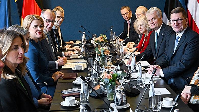    EPA/SVEN HOPPE: Даже робкие попытки отдельных национальных лидеров установить технические каналы дипломатии с Россией становятся невозможны на фоне жесткой риторики Брюсселя