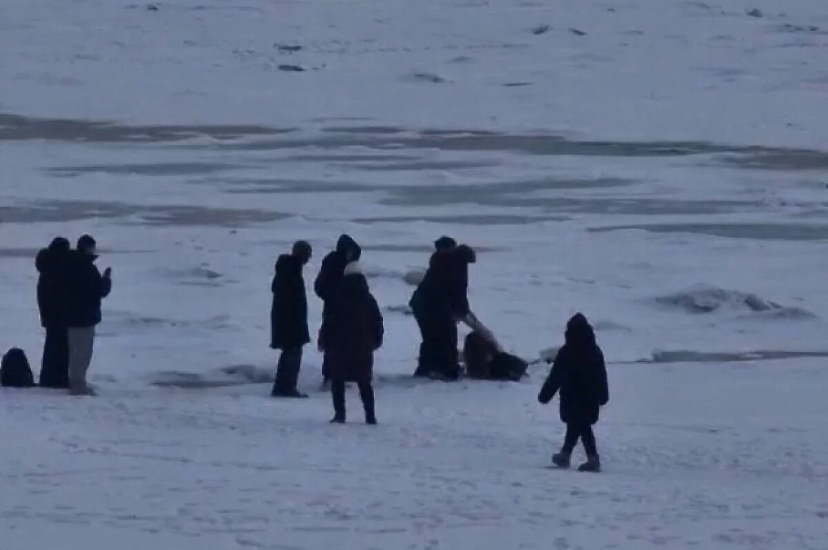    В Хабаровске спасли девушку после того, как она провалилась под лёд