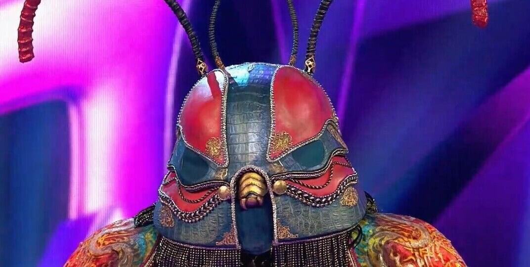 В 3-м выпуске шоу «Маска» разоблачили участника в костюме Жука