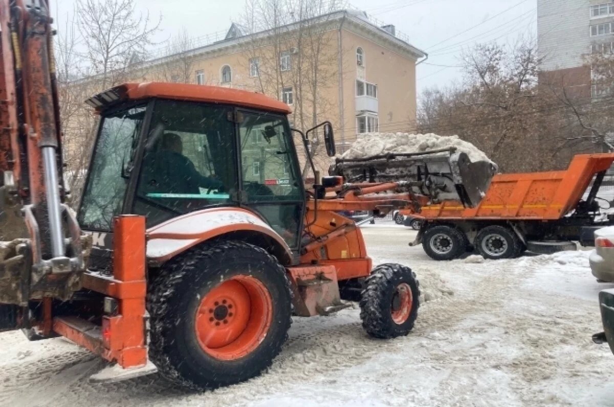    Мэр Томска проверил уборку остановок