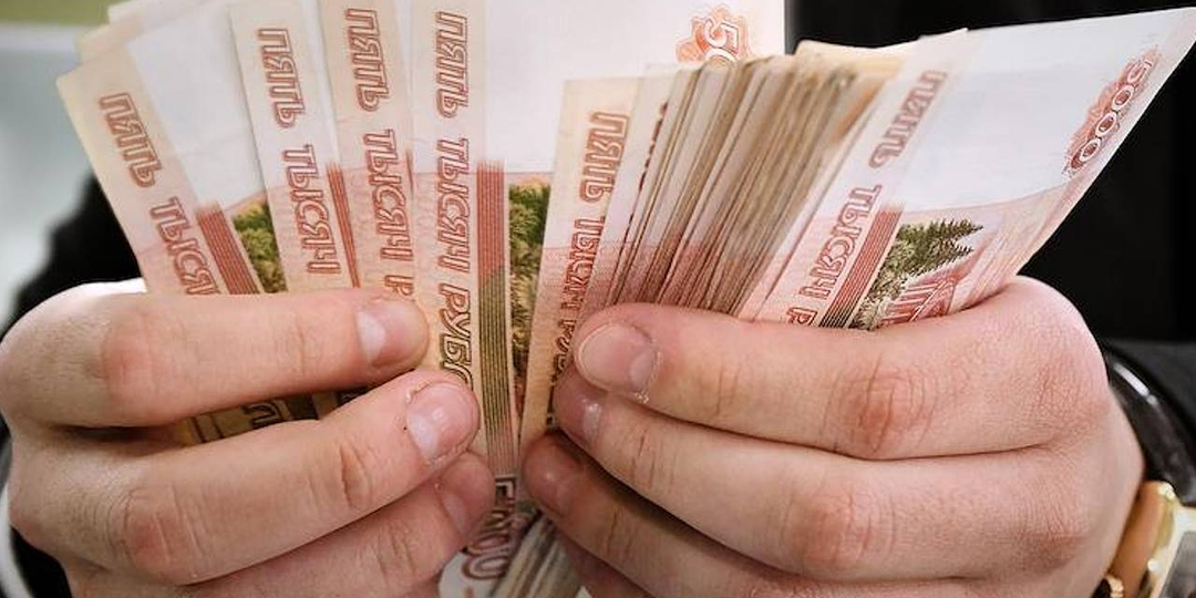 Средняя зарплата приблизилась к 100 тысячам, а по опросу на ,,Пикабу" доходы у людей ещё выше.