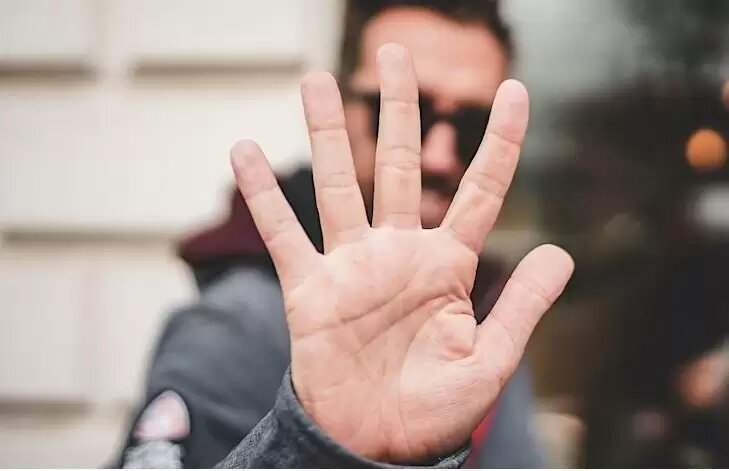 Почему даже маленький отказ вызывает дикую боль? Объясняет психолог