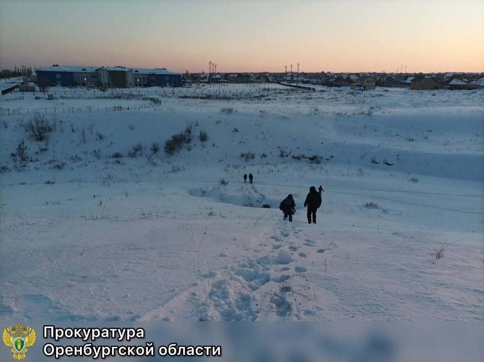    Временно исполняющий обязанности главы Подгородне-Покровского сельсовета Максим Кабанов выразил глубокие соболезнования родным погибших
