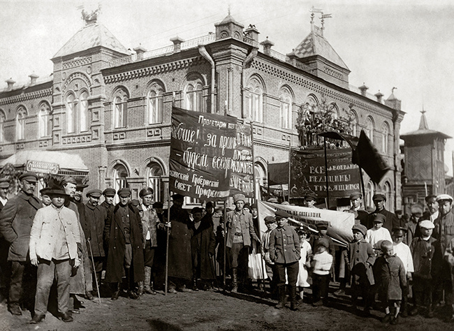 Первомайская демонстрация в г. Челябинске. 1920 год